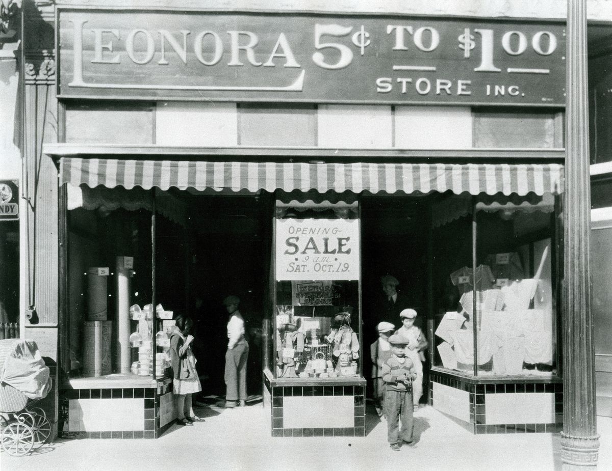The Leonora at 132 F. This was taken right around the grand opening on Saturday, October 19, 1929.