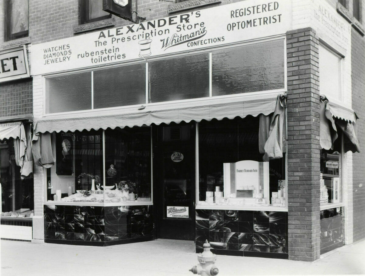 Alexanders-optometrist-storefront.SalidaMuseColl